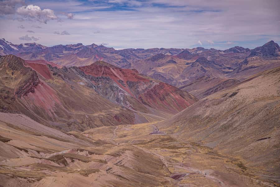 08am Departure Rainbow Mountain Tour: Late Morning Tour - Hiking Through the Andes for 105 Minutes