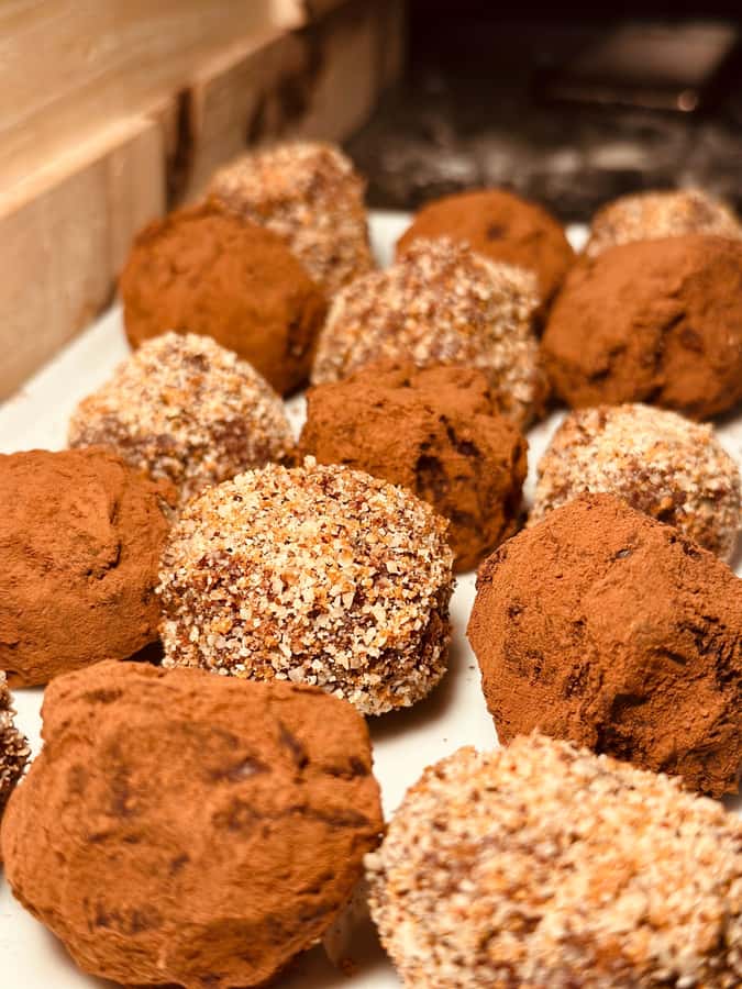 1.5h Cusco Chocolate Workshop - Truffles & Hot Chocolate - Rolling and coating your 20 chocolates