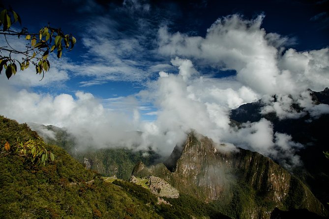 2-Day Private Short Inca Trail to Machu Picchu - The 4:00 a.m. start and train to Km 104