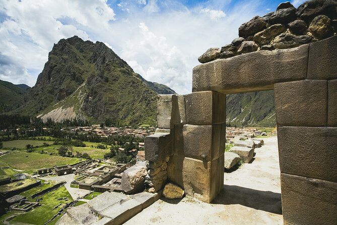 2 Day Sacred Valley and Machu Picchu Guided Tour from Cusco - Urubamba provides the day’s main meal