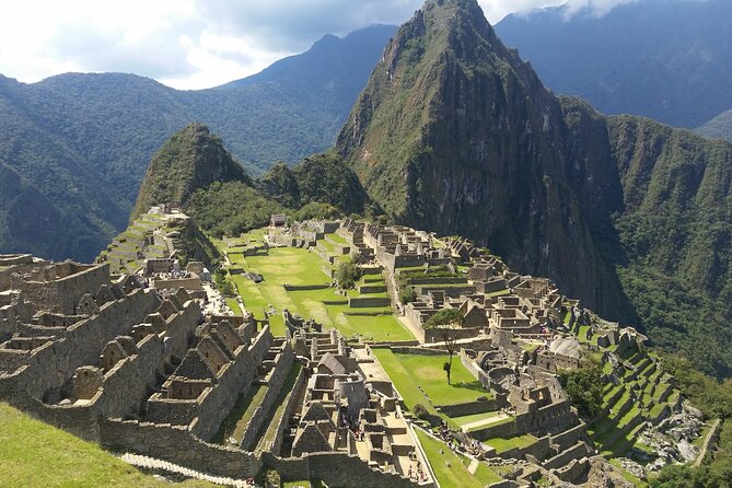 2-Day Sacred Valley & Machu Picchu by Train - Small Group Tour - Lunch in Urubamba and the road to Ollantaytambo