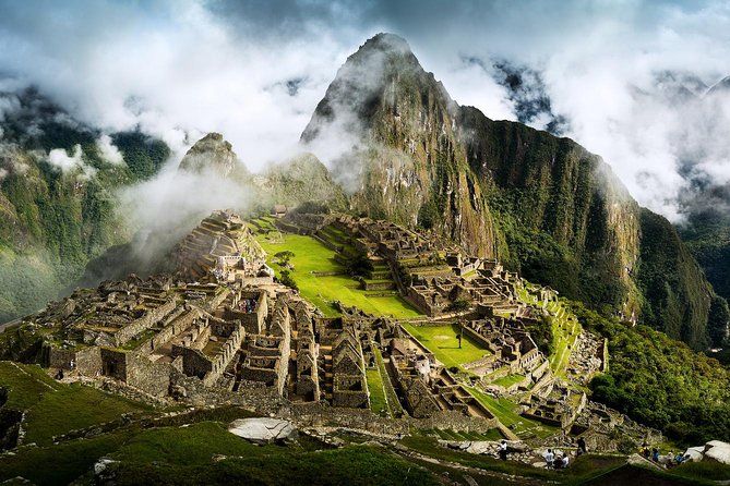 2 Day - Tour to Machu Picchu from Cusco - Group Service - Day one: Cusco to Aguas Calientes by train