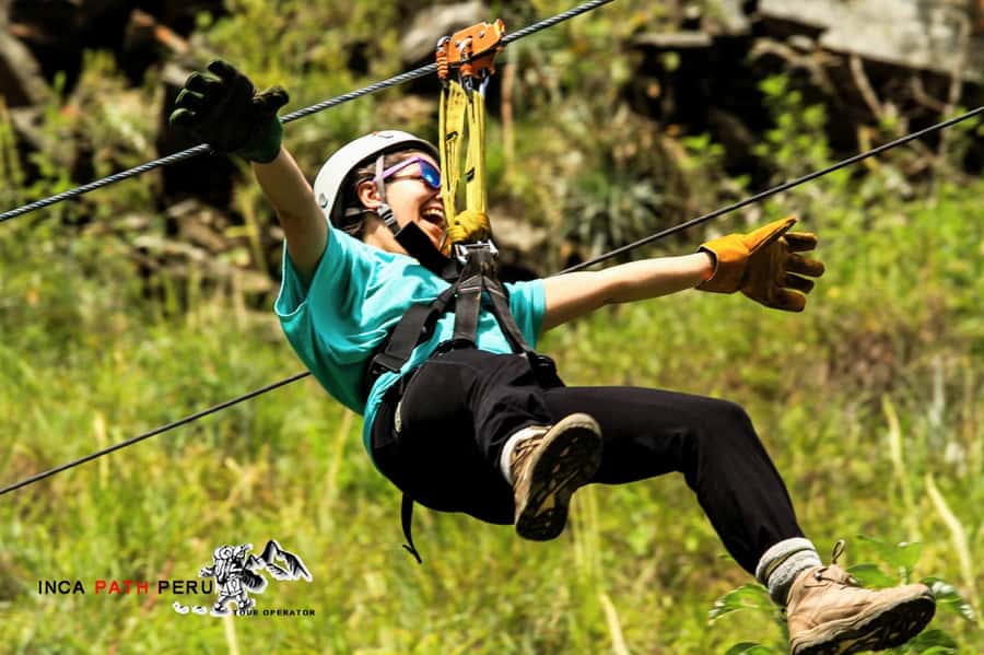 4 Days Inca Jungle Adventure to Machu Picchu - Day 2: Cloud forest trails and Cocalmayo hot springs