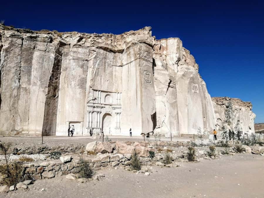 4 hours Tour: Route of Sillar with Trek in Culebrillas - Añashuayco Quarry and the work behind the stone