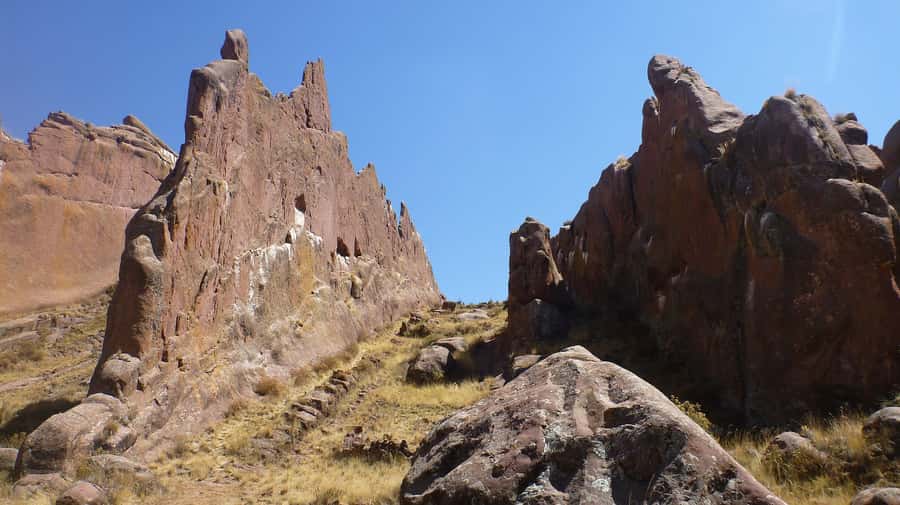 5h tour from Puno to Aramu Muru portal and Inca Ruins - Walking to Aramu Muru and its red granite doorway