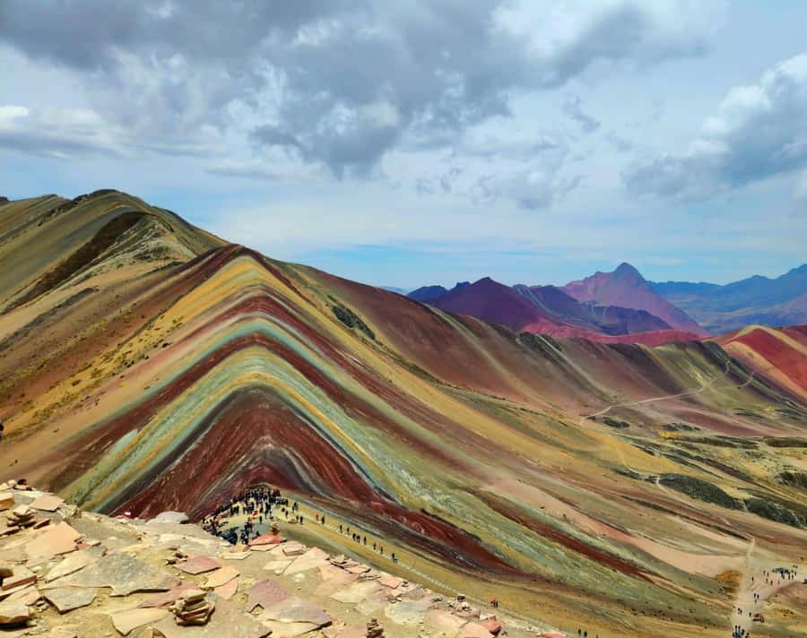 7 Colors Mountain Tour + Red Valley - The 4-kilometer hike to the colored mountain