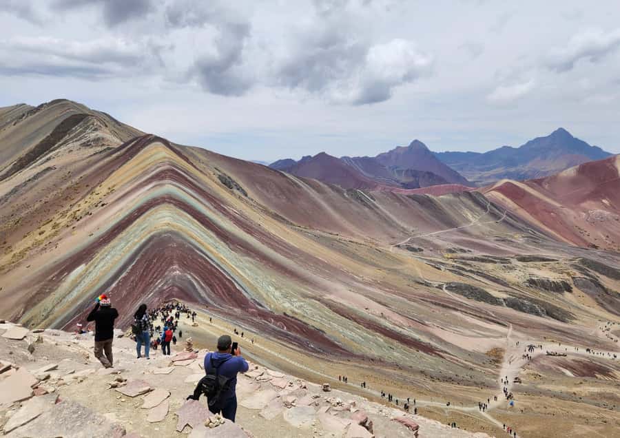 7 Colors Mountain Tour + Red Valley - Walking onward to the Red Valley