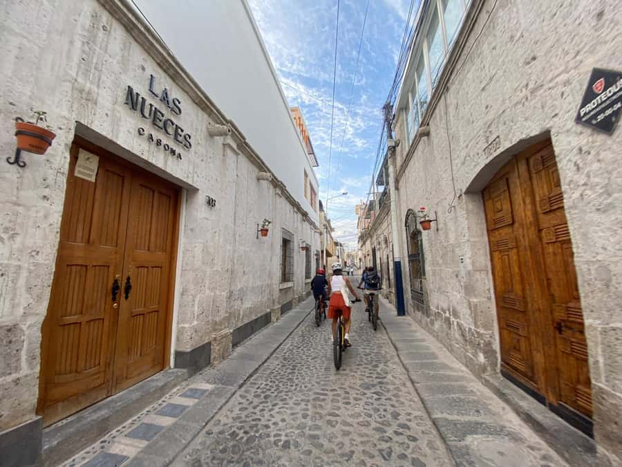 AREQUIPA BIKING CITY TOUR - Starting near the Andean Sanctuaries Museum