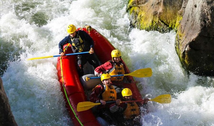 Arequipa: Chili River Rafting - The six-kilometer run through volcanic rock