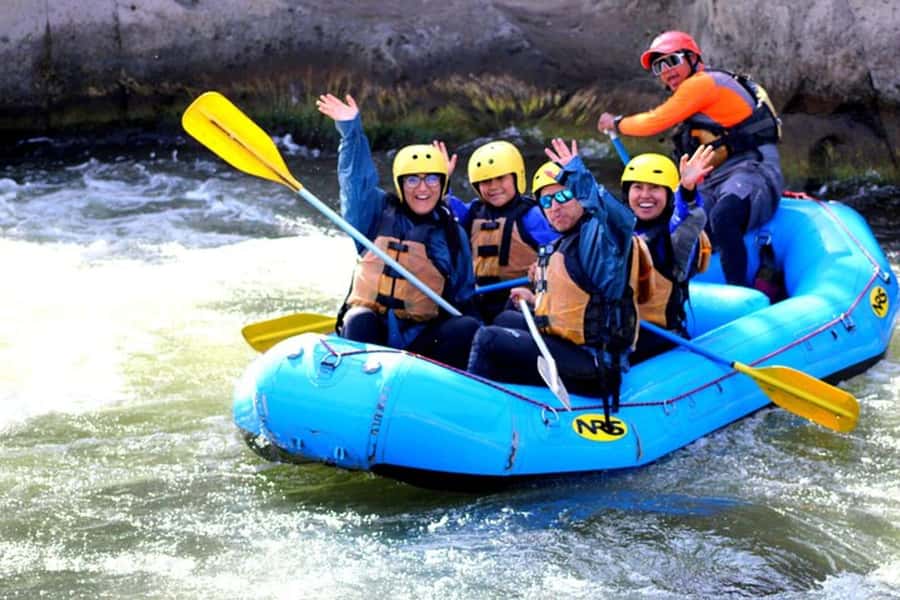 Arequipa: Chili River White Water Rafting with Hotel Pickup - Changing clothes and meeting the river crew
