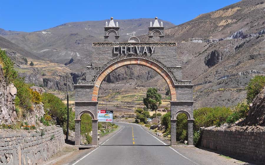 Arequipa: Fullday Colca Canyon + Lunch + Transfer to Puno - Breakfast in Chivay Before the Canyon