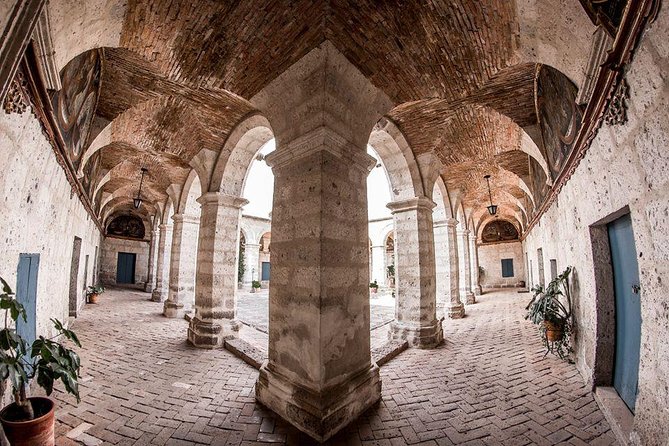 Arequipa, Historic and Colonial City and Santa Catalina Monastery - Santa Catalina, a city behind a wall