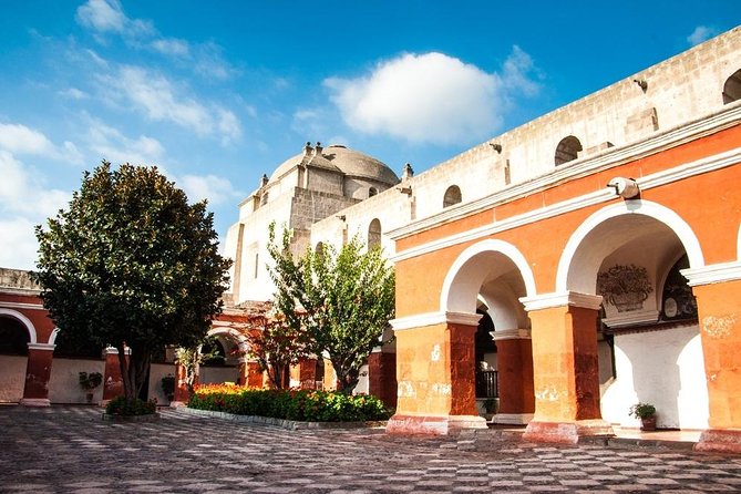 Arequipa, Historic and Colonial City and Santa Catalina Monastery - Plaza de Armas and Arequipa Cathedral