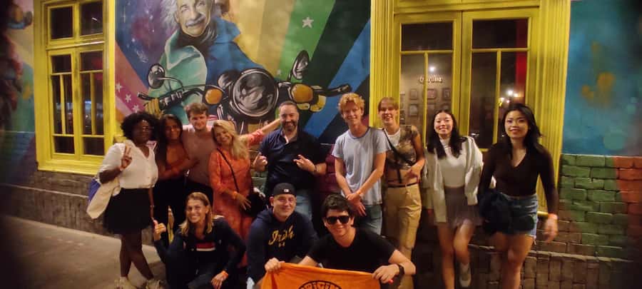 Arequipa: Pub Crawl with Skip-The-Line Access and Drinks - Walking between bars in central Arequipa