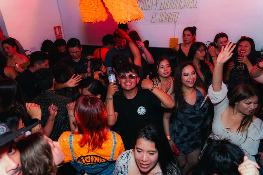 Arequipa: Pub Crawl with Skip-The-Line Access and Drinks - How the $21 price measures up