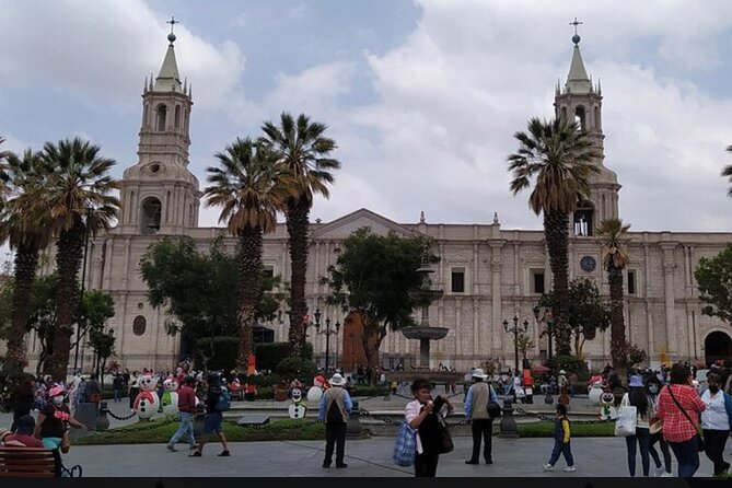 Arequipa Tasting Tour - Plaza de Armas: Arequipa in one square