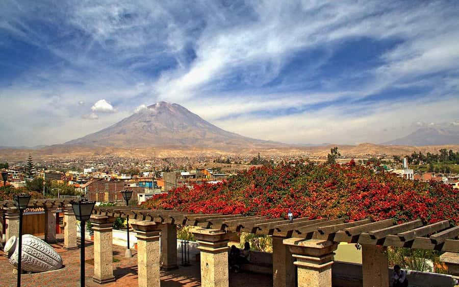 Arequipa Walking Tour and Santa Catalina Monastery - The architecture you will notice at Santa Catalina