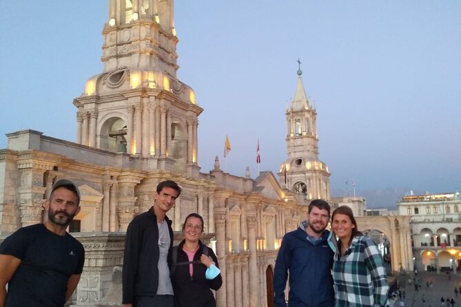 Arequipa Walking Tour city center and drinks experience - Mundo Alpaca: a hands-on start with Andean fibers