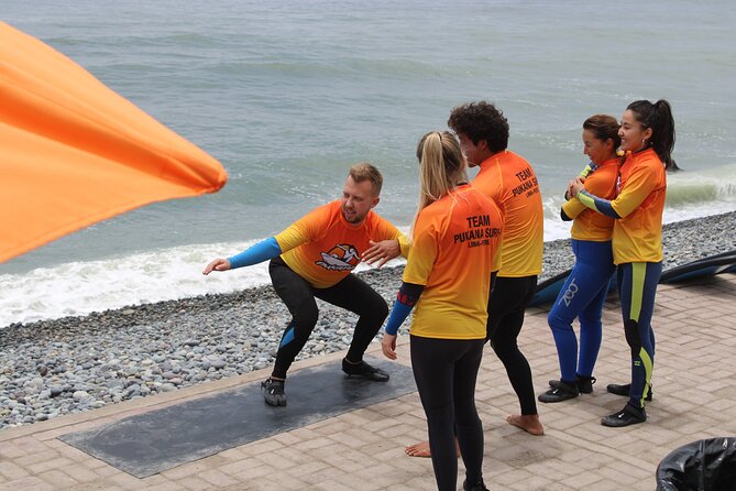 Beginner Surf Lesson in Lima, Perú - The Pukana meeting point and beach setup