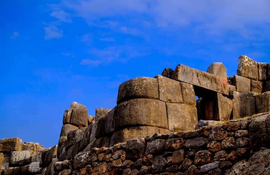 City Tour Cusco Qoricancha Sacsayhuaman y Tambomachay - The shared bus and the rhythm of the five-hour route