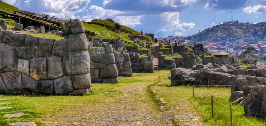 City Tour Cusco & Valle Sagrado Pisac mas Almuerzo - Sacsayhuamán opens the archaeological morning