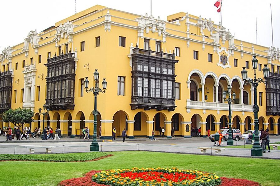 City Tour With Demonstration & Tasting of Pisco Sour - Transport, timing, and the pace of the route