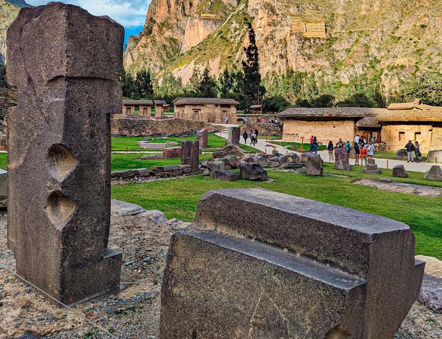 Cusco:Chinchero,Moray & Salt Mines drop-off in Ollantaytambo - Starting in Cusco and climbing toward Chinchero