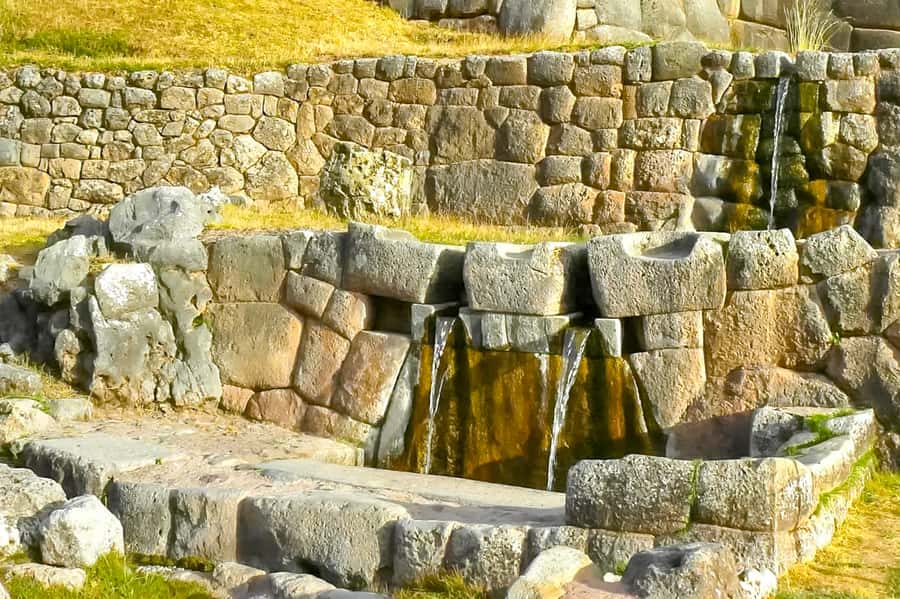 Cusco: City and Nearby Ruins 5-Hour Guided Tour - Tambomachay and Puka Pukara near the end of the route