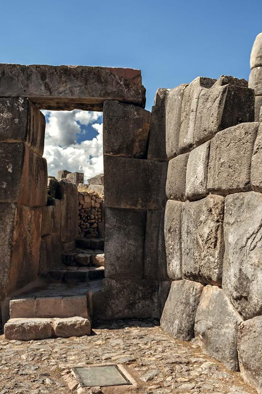 Cusco : City Tour of 4 Ruins and Sun Temple - Guide quality and the bilingual format