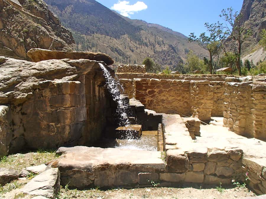 Cusco: Full-Day Sacred Valley and Maras Tour - Urubamba supplies a practical midday pause