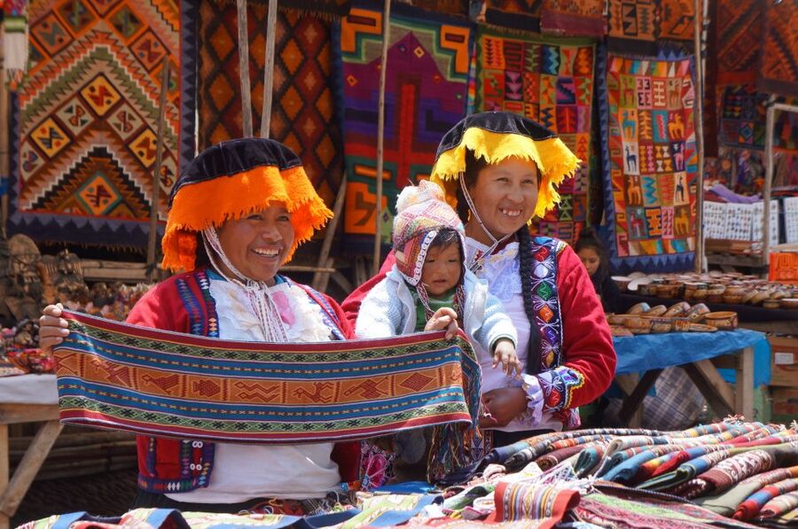 Cusco: Full-Day Sacred Valley and Maras Tour - Písac finishes with ruins and a craft market