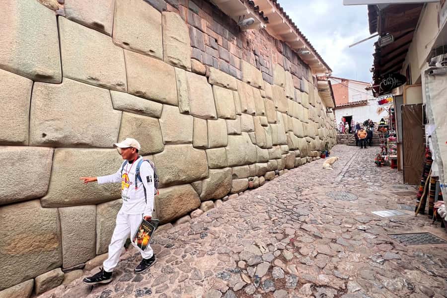 Cusco: Historic Walking Tour with Pisco Sour and Music Show - Why this two-hour walk works well in Cusco