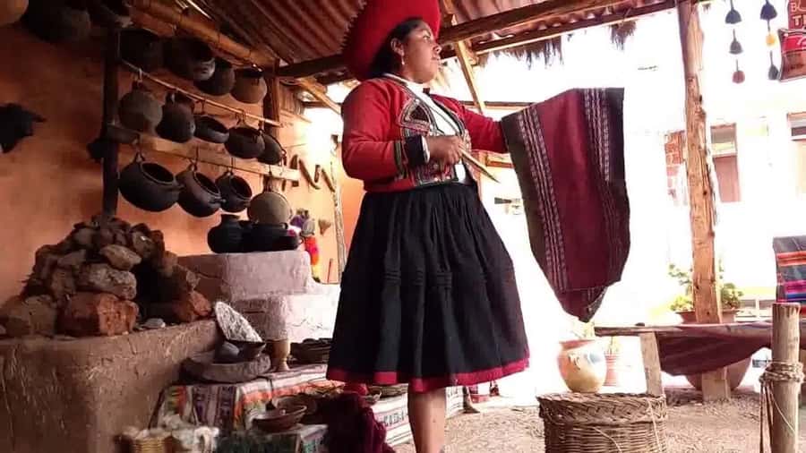 Cusco: Pisac, Ollantaytambo, & Chinchero Sacred Valley Tour - Chinchero: an important final stop with a scheduling risk