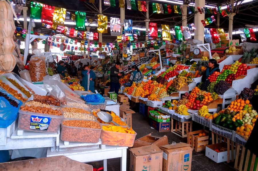 Cusco: Planetarium and Night Tour with Dinner and Pisco Sour - San Pedro Market: a useful first taste of Cusco
