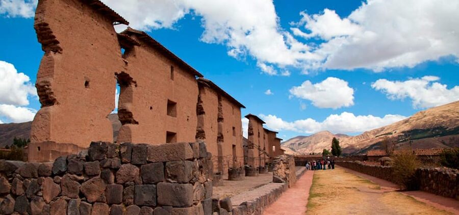 Cusco: Scenic Route of the Sun to Puno with Buffet Lunch - 11:35 AM lunch near Sicuani