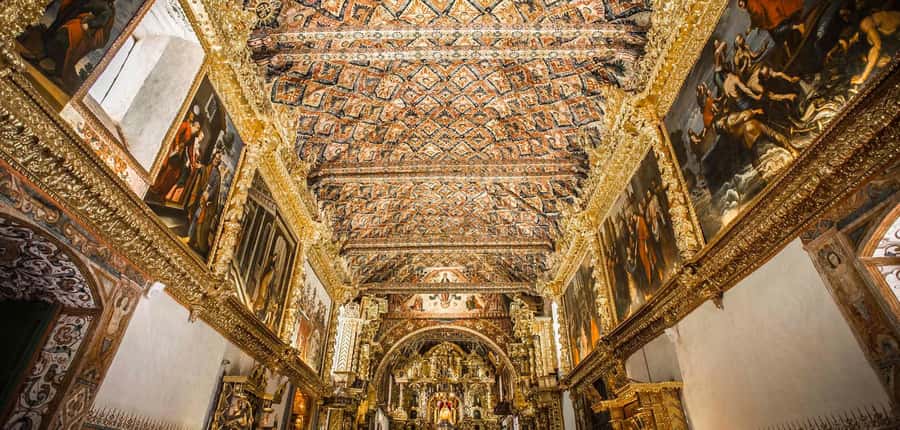 Cusco South Valley: Morning Half Day Tour - Andahuaylillas Church: a small building with a loud interior