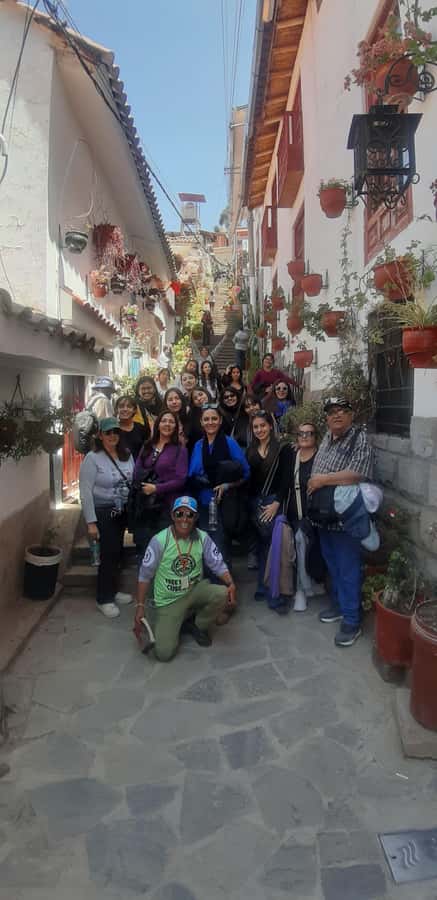Cusco: Walking Tour with a Local Guide - Loreto Street and the city’s layered walls