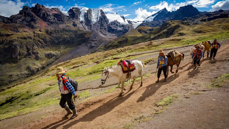Cuzco: Rainbow Mountain Excursion - The 3.5-kilometer climb to Arcoíris Mountain