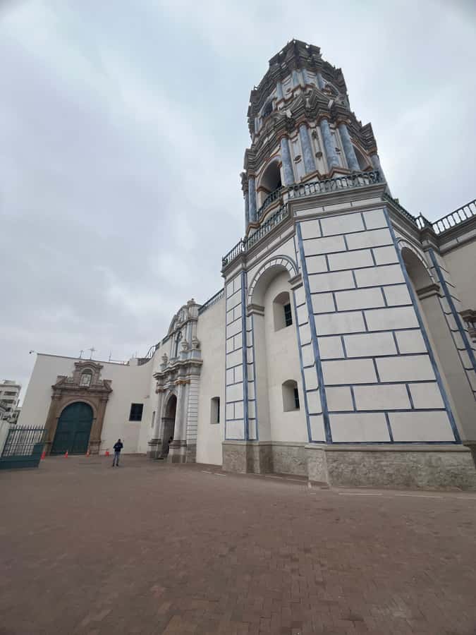 Enjoy Lima Walking Historic Center, Plaza San Martin and Plaza de Armas - Key points at a glance