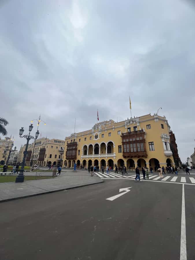 Enjoy Lima Walking Historic Center, Plaza San Martin and Plaza de Armas - Starting beneath the Gran Hotel Bolívar