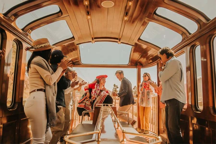 Excursion Cusco - Puno - Titicaca Observatory Train - Afternoon tea and the final stretch toward Lake Titicaca