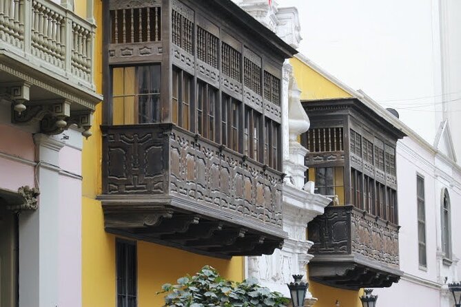 Experience Lima: Taste 12 Snacks and Visit Top Monuments - La Muralla Park adds a short history lesson