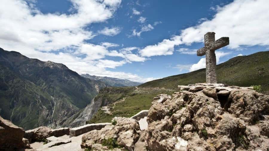 From Arequipa: 1 Day Tour to the Colca Canyon + Buffet lunch - Crafts, viewpoints, and a Sancayo Pisco Sour