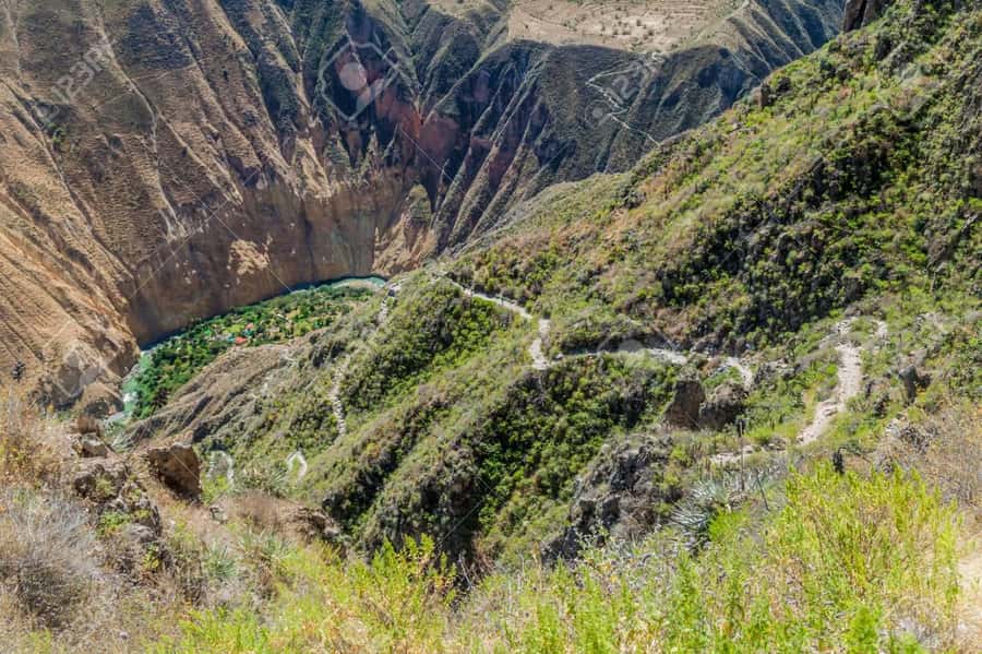 From Arequipa: 2-Day Colca Canyon Trekking Tour - Cruz del Cóndor and the canyon rim