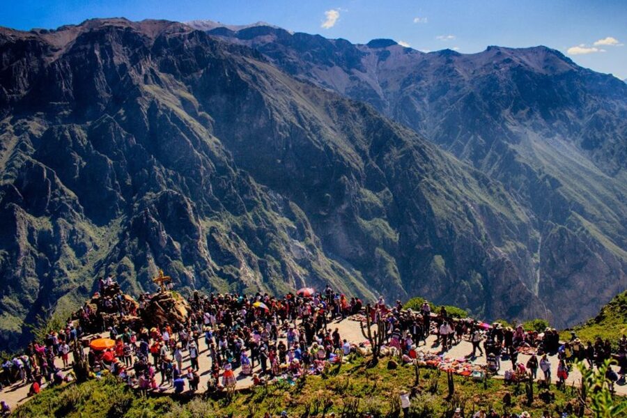 From Arequipa: Colca Canyon & La Calera Thermal Waters - Who should book this experience?