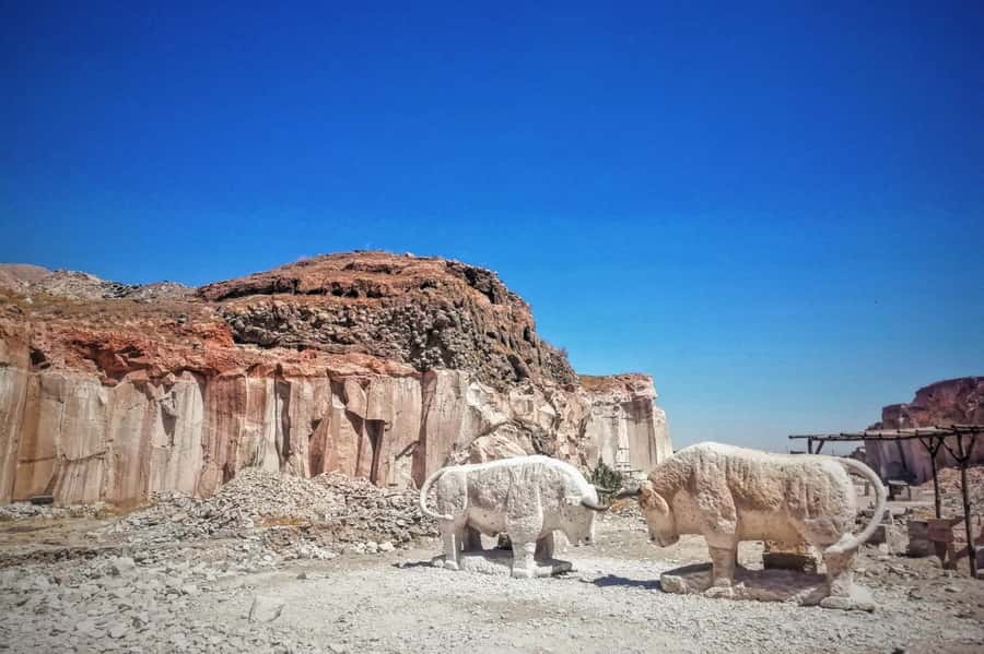 From Arequipa: Sillar Route and Hike in Culebrillas - Walking through Culebrillas canyon