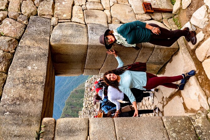 From Cusco - 2-Day Tour to the Sacred Valley and Machu Picchu with Lunch - The guides are the tour’s strongest asset