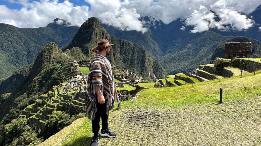From Cusco: 2-Day Trip to the Sacred Valley and Machu Picchu - The morning bus and first view of Machu Picchu