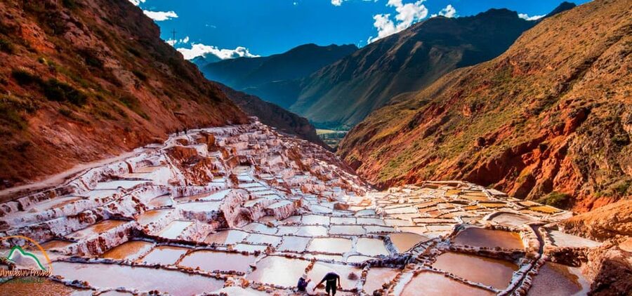 From Cusco: Chinchero Weavers, Moray, Maras Salt Mines Tour - The guide can shape the whole experience