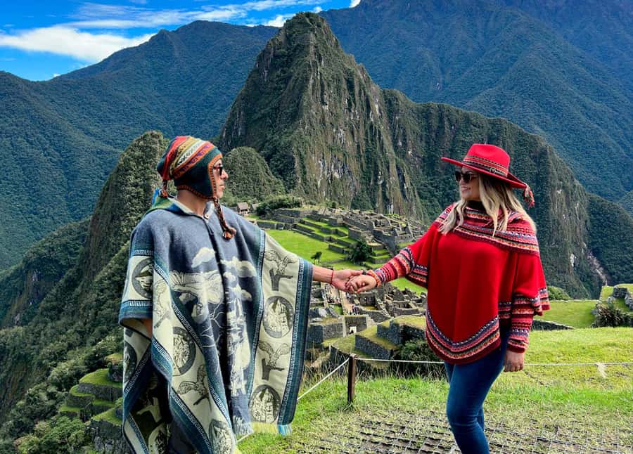 From Cusco: Full-Day Group Tour of Machu Picchu - What the guides add